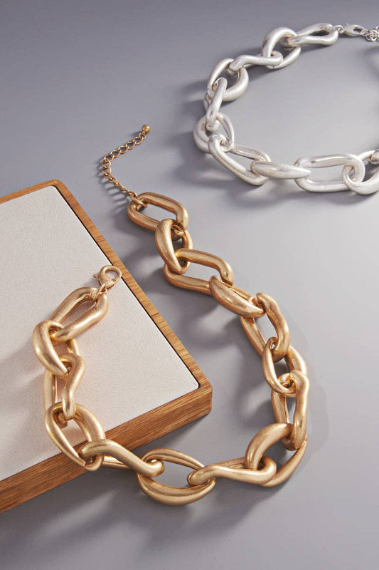 Gold Chunky Chain Clasp Necklace