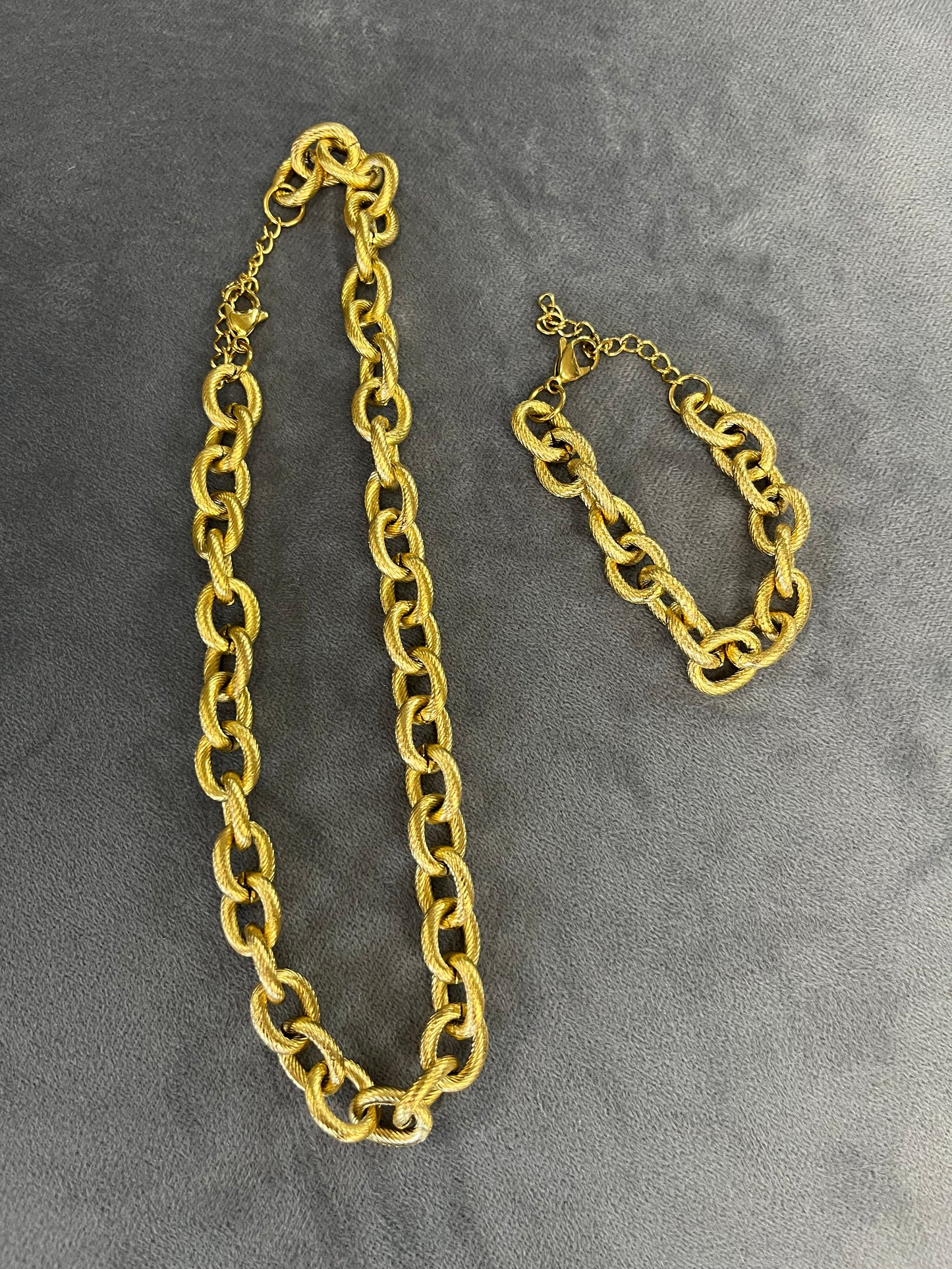 Gold Linked Etched Chain