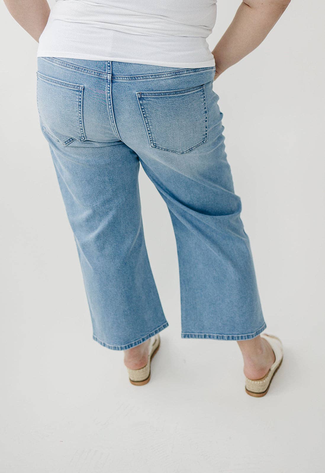 Medium Wash Non-distressed Cropped Jeans